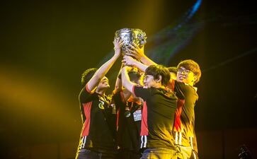 乐鱼体育leyu官网室内健身的薄款连帽衫男士