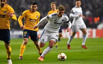 乐鱼体育leyu官网学校铺设塑胶跑道